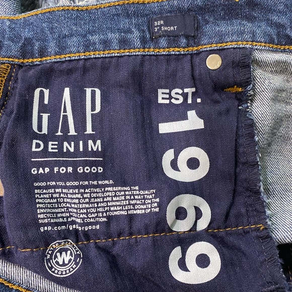 GAP Distressed Cutoff Shorts 32 3” Short - Picture 16 of 16